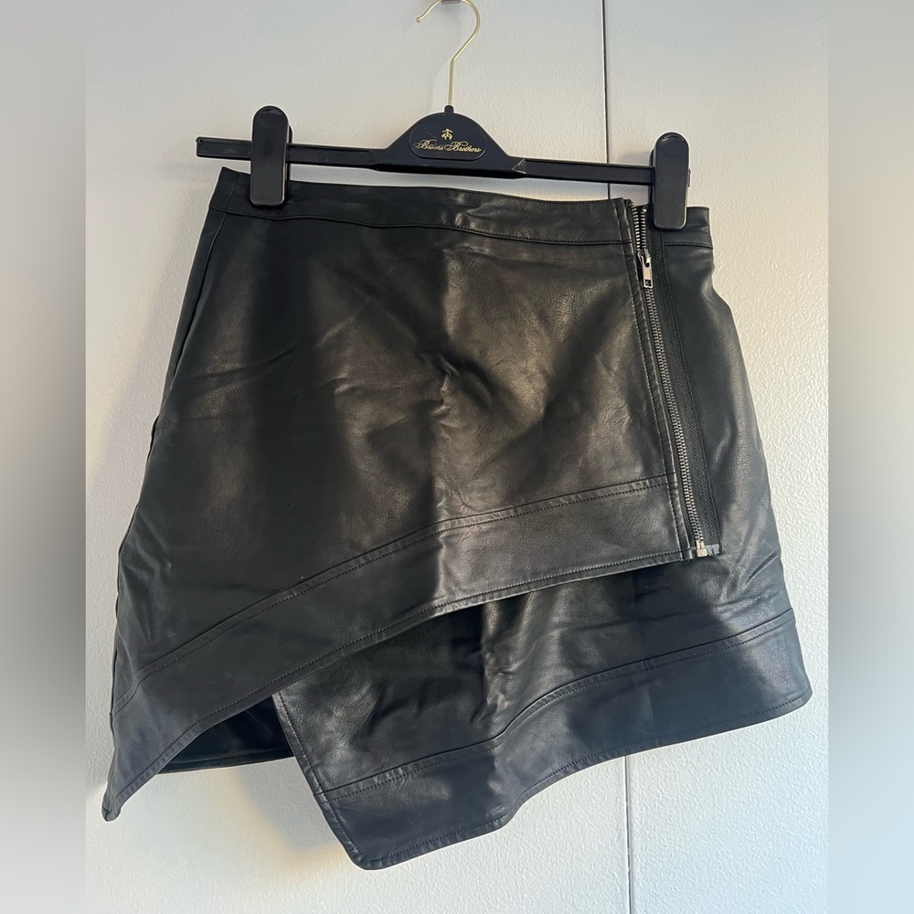 Wild honey black leather skirt